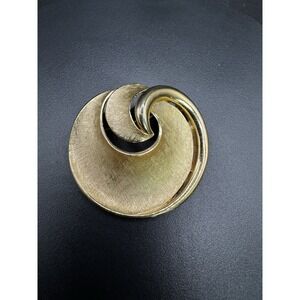 Vintage Crown Trifari Brushed Gold Swirl Pin Brooch Textured Matte & Shiny MCM